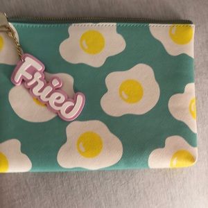 Studio DIY Brunch egg clutch with keychain